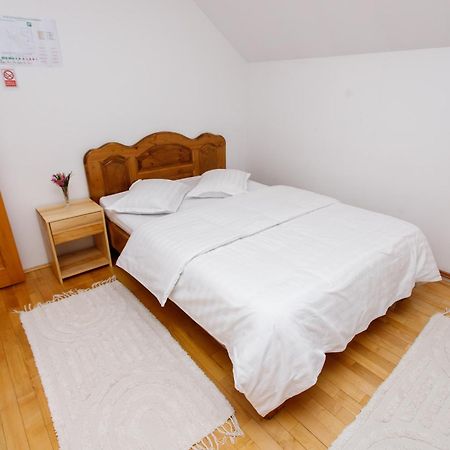 Casa Rumelia Paltineni Buitenkant foto