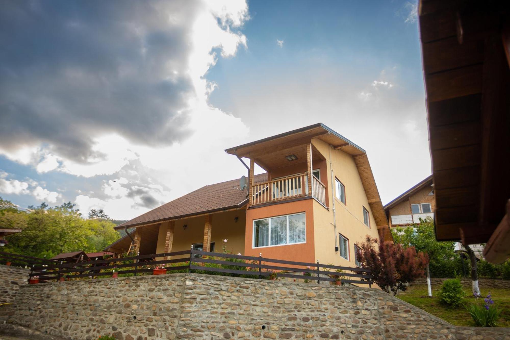 Casa Rumelia Paltineni Buitenkant foto