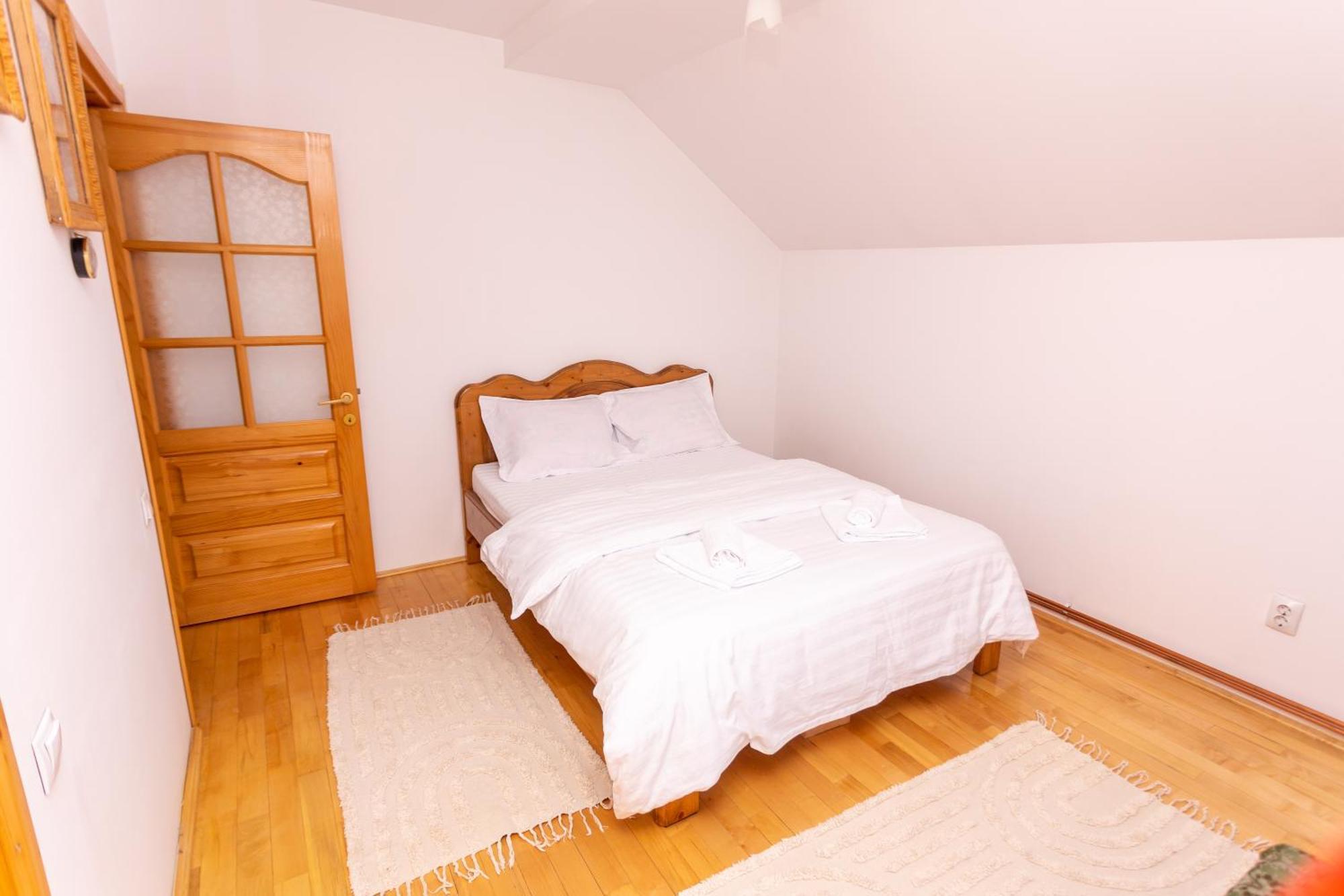 Casa Rumelia Paltineni Buitenkant foto