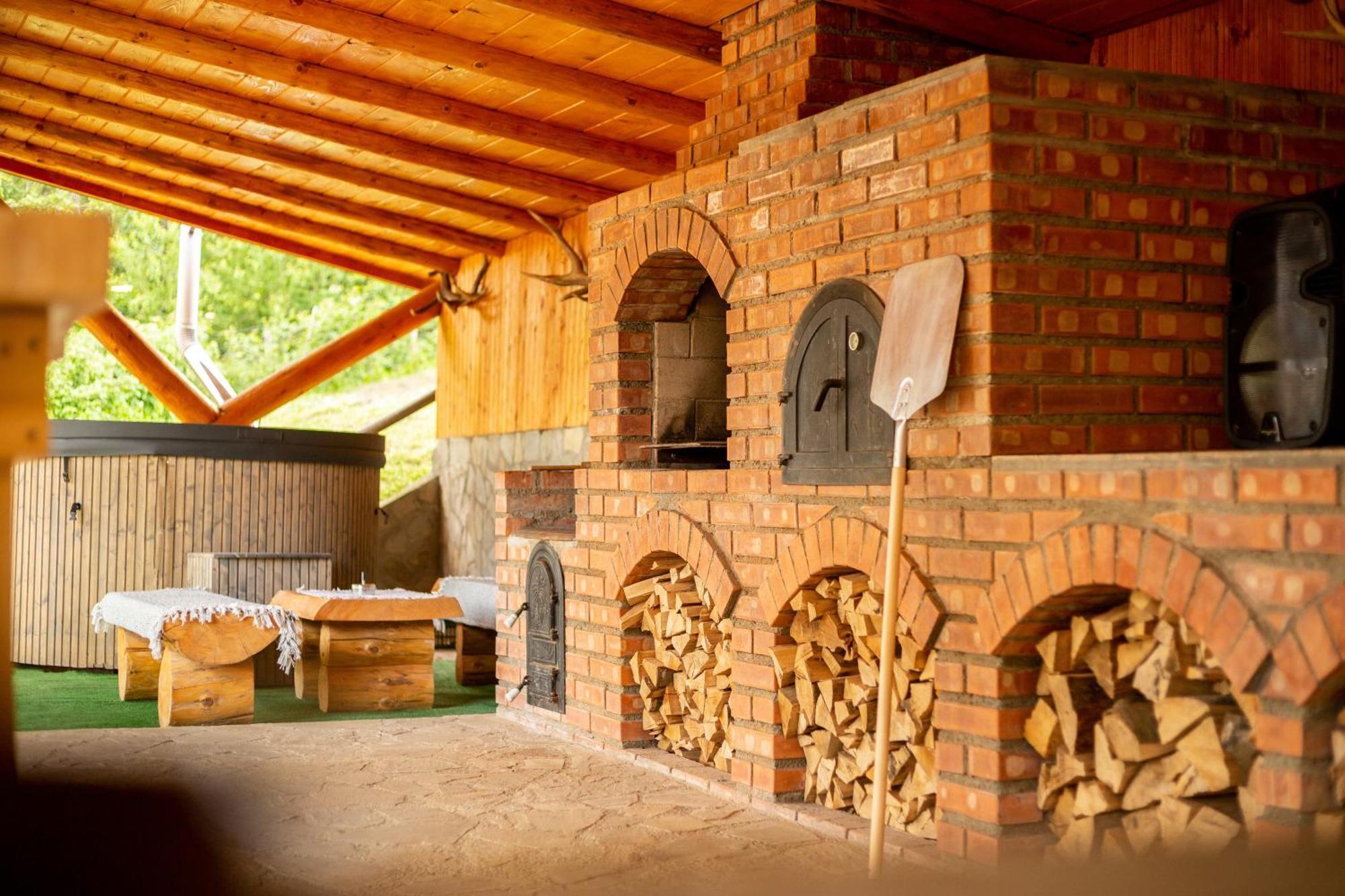 Casa Rumelia Paltineni Buitenkant foto