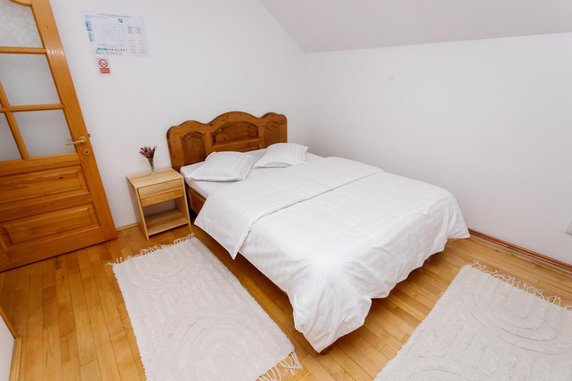 Casa Rumelia Paltineni Buitenkant foto