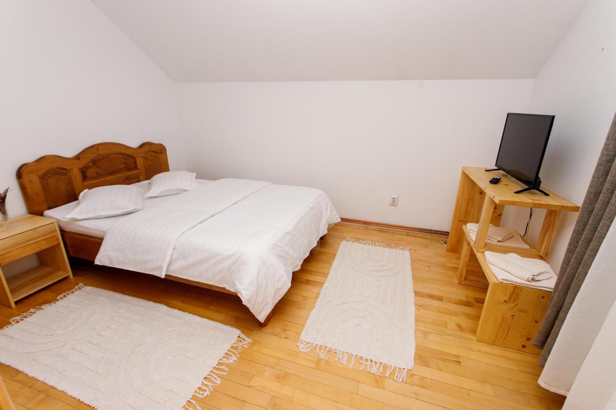 Casa Rumelia Paltineni Buitenkant foto