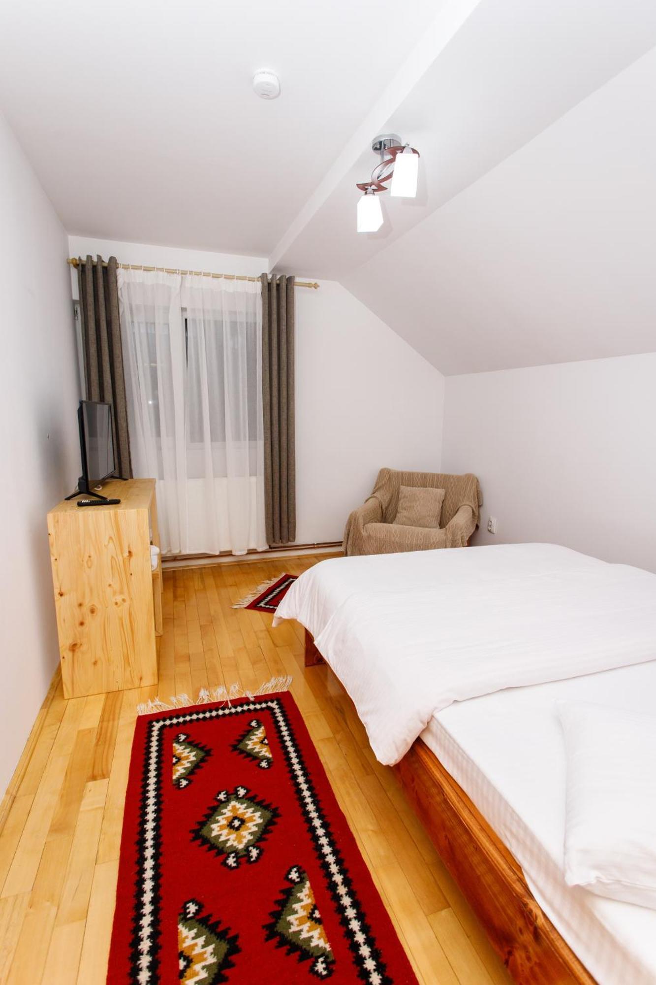 Casa Rumelia Paltineni Buitenkant foto