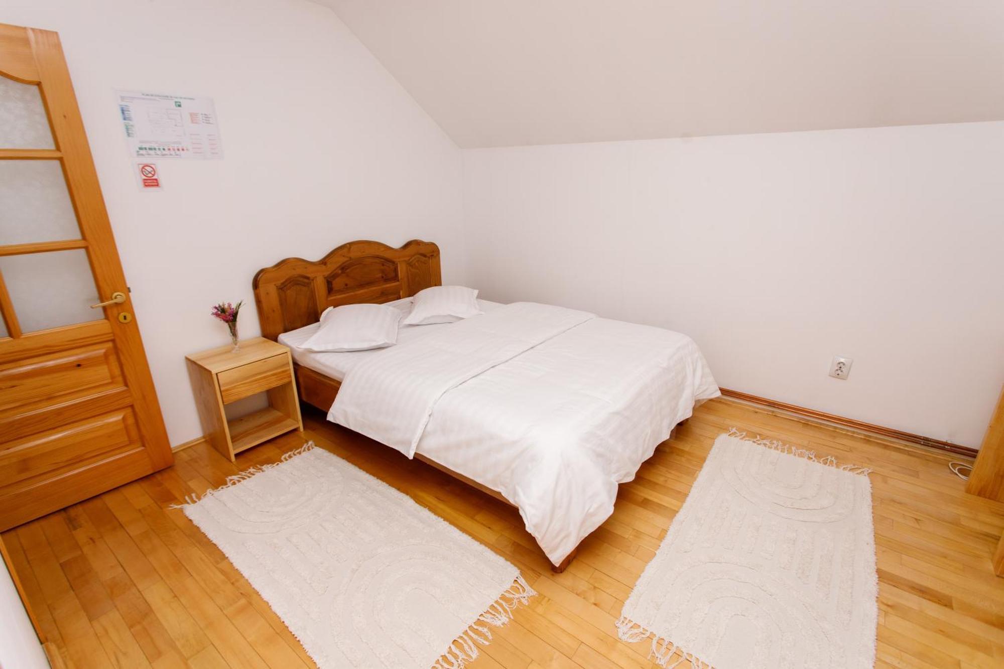 Casa Rumelia Paltineni Buitenkant foto