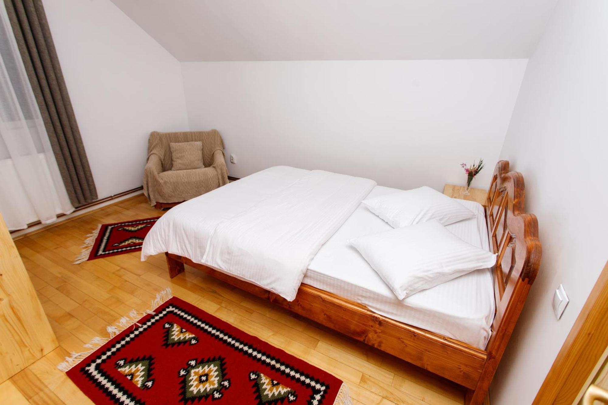 Casa Rumelia Paltineni Buitenkant foto
